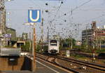 MRB26 von Köln-Messe-Deutz nach Mainz und fährt in Köln-Messe-Deutz und hält in Köln-Messe-Deutz und fährt dann weiter in Richtung Köln-Hbf.