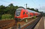 RE6 (RE10658)  Westfalen-Express  von Düsseldorf Hauptbahnhof nach Köln/Bonn Flughafen durchfährt am 4.7.2017 Köln Messe/Deutz in östlicher Richtung.