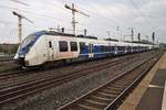 9442 358-9 und 9442 865-3 fahren am 2.7.2017 als RE7 (RE32543)  Rhein-Münsterland-Express  von Münster(Westf) Hauptbahnhof nach Krefeld Hauptbahnhof aus Köln Messe/Deutz aus.