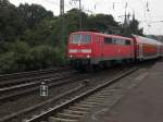 DB 111 147-5 mit einem Personenzug in Kln Deutz am 2.9.10