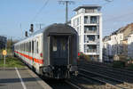 Die beiden Ansichten eines nicht verpendelten IC mit der 101 138-6 anlässlich der Bahnhofsdurchfahrt Köln Süd vom 29.