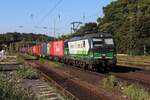 193 732 ELL / European Gateway Services zieht ihren Containerzug durch Köln West am 13.08.2022.