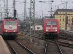 181 215-5 (orientrot) und 101 122-0 (verkehrsrot) in Koblenz Hbf