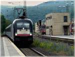 Findet die Bundesgartenschau im Koblenzer Hauptbahnhof statt? ;-) Diesen Eindruck vermittelt jedenfalls die Einfahrt des EC nach Kiel am 22.05.2011 inmitten der ppigen Vegetation in den Hauptbahnhof