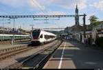 RABe 521 202 und RABe 521 ??? (Stadler FLIRT) der SBB GmbH (SBB) als SBB87704  Seehas  nach Engen stehen in ihrem Startbahnhof Konstanz auf Gleis 2a.