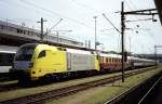 ES 64 U2-011 mit einem Sonderzug am 24.05.2003 in Konstanz.