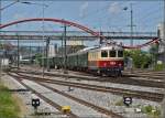 Oldistunden im Grenzbahnhof.

Re 4/4<sup>I</sup> 10034 bringt den Sonderzug Augsburg-Basel zurück in heimische Gefielde. Juni 2014.