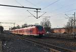 1440 306-7 führt einen S8-Zug von Mönchengladbach Hbf nach Wuppertal-Barmen am Donnerstag den 1.3.2018, hier fährt der Zug gerade in Korschenbroich ein.