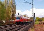 Mit einem  Kopfschmuck  am Steuerwagen kommmt ein Zug der Linie RE 4 bei Korschenbroich am 22.4.2012 in Richtung Dortmund gefahren......geschoben von der 111 16o-8.......