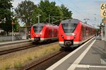 Mal wieder ein niederrheinisches Doppelkopfduo.
Hier sind zwei S8 in Korschenbroich zu sehen, der rechte ist auf dem
Weg nach Hagen Hbf und der Linke nach Mönchengladbach Hbf. 17.6.2016