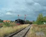 DR 50 3708-0 mit dem DPE 91933  SALZLAND-EXPRESS  von Schnebeck (Elbe) nach Freyburg (Unstrut) bei der Einfahrt in Laucha (Unstrut); 14.09.2008