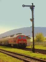 MEG 315 mit einem Zementleerzug nach Karsdorf im Bf Laucha (Unstrut); 07.10.2007