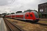 RE8 (RE21412) von Hamburg Hauptbahnhof nach Lübeck-Travemünde Strand fährt am 25.6.2017 aus dem Lübecker Hauptbahnhof aus.