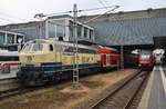 218 460-4 steht am 25.6.2017 mit dem RE83 (RE21618) nach Kiel Hauptbahnhof im Lübecker Hauptbahnhof bereit.