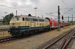 218 460-4 stellt am 25.6.2017 den RE83 (RE21618) von Lübeck Hauptbahnhof nach Kiel Hauptbahnhof bereit.