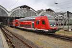 RE8 (RE21415) von Lübeck-Travemünde Strand nach Hamburg Hauptbahnhof verlässt am 25.6.2017 den Lübecker Hauptbahnhof. Schublok war 112 173-0. 