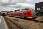 RE85 (RE21450) von Hamburg Hauptbahnhof nach Puttgarden fährt am 25.6.2017 aus dem Lübecker Hauptbahnhof aus. Zuglok war 218 333-3.