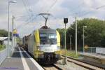 Siemens ES64U2-025 (Dispolok) fährt am 29.8.2015 aus Lübeck-Travemünde Skandinavienkai kommend durch den neuen Haltepunkt Lübeck-Dänischburg IKEA in Richtung Lübeck.