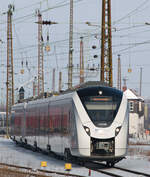 1440 408 und 1440 404 schlängeln sich mit vollster Akkupower durch das Gleisvorfeld des Leipziger Hauptbahnhofs.