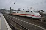 401 066-6  Gelnhausen  macht sich am 27.1.2018 als ICE595 von Berlin Hauptbahnhof (tief) nach München Hauptbahnhof im Leipziger Hauptbahnhof auf den Weg.