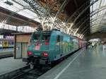 Garnitur der S-Bahn Dresden mit Werbelok 146 010 in Leipzig Hbf, RE 50 nach Dresden