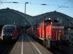 Die BR 362 388 wird den Regional-Express bestehend aus Wagen Halberstdter Bauart gleich aus dem Hbf ziehen (siehe Video) Daneben der VT 642 071 Leipzig Hbf am 26.12.2008