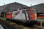 110 329-0  Sciencexpress  und 110 231-8 stehen am 28.11.2009 in Leipzig Hbf.