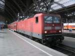 143 011 mit einem RE nach Altenburg,am 26.Mrz 2012,in Leipzig Hbf.