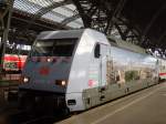 101 016 steht mit einer IC-Garnitur in Leipzig Hbf.