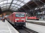 Treffen der Alten in Leipzig Hbf: 143 319 mit RB nach Lutherstadt Wittenberg und 143 212 nach Weißenfels (04.01.2015)