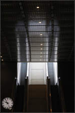 Treppen im Licht und im Schatten -    Architekturimpressionen Bahnhof Leipzig Wilhelm-Leuschner-Platz.