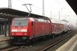 02. November 2008, im Bahnhof Lichtenfels steht Lok 146 246 mit RE 4973 Sonneberg - Nürnberg und wartet auf das Abfahrtssignal.