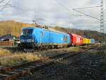 Zuglok 248 106,mit einem Messzug von Sassnitz kommend,am 27.November 2023,beim Halt in Lietzow.Am Schluß lief 248 105 mit.