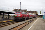 218 406-7 steht mit ihrem IRE nach Ulm Abfahrbereit im Lindauer Hbf.