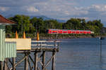 218 446-3 beim Verschub auf dem Bahndamm Lindau.