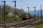 45197 mit 232 413 und 232 330 wartet in Lindau-Reutin auf die Ausfahrt via Verbindungsgleis nach Lindau-Aeschach, wo es danach in steigungsreicher Fahrt dem Allgu entgegen geht.