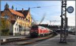 218 440-6 und 218 426-5 starten mit dem EC195 von Lindau Hbf nach Mnchen Hbf.