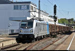 Holzzug mit 187 341-3 der Railpool GmbH, vermietet an ČD Cargo, a.s., durchfährt den Bahnhof Ludwigsburg auf Gleis 1 Richtung Bietigheim-Bissingen.