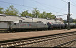 Und RheinCargo zum Dritten - jetzt in der Gegenrichtung auf Gleis 1 des Bahnhofs Ludwigsburg und mit der silbernen 145 084-0 am Haken.