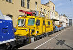 Der Plasser & Theurer Motorturmwagen MTW 10.107/1  Penny  (99 80 9431 001-3 D-ETE) war hinter der NOHAB MY 1149  Isabella  eingereiht. Im Bahnhof Ludwigsburg auf Gleis 5 wartete die Fuhre auf Weiterfahrt Richtung Kornwestheim.

🧰 European Trans Energy GmbH (ETE)
🕓 12.6.2021 | 10:40 Uhr