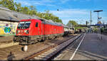 Ein langer Mischer durchfährt mit 187 175-5 den Bahnhof Ludwigsburg auf Gleis 1 Richtung Bietigheim-Bissingen.