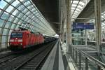 185 025-4 mit einem Autozug in Richtung Mannheim Rbf am Nachmittag des 24.05.14 im Bahnhof Ludwigshafen (Rhein) Mitte.