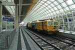 Nachschuss auf 275 009-9, die mit einer Stopfmaschine auf dem Weg in Richtung Mainz am Nachmittag des 24.05.14 den Bahnhof Ludiwgshafen (Rhein) Mitte durchfuhr.