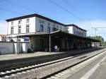 Ludwigslust Bf; Empfangsgebude von der Bahnsteig Seite aus gesehen, Ludwigslust 01.08.2009