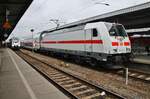 146 572-3 steht am 7.4.2017 mit dem IC2440 von Dresden Hauptbahnhof nach Köln Hauptbahnhof im Magdeburger Hauptbahnhof.