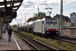 Einen Schnappschuss wert:  186 445-3 durchfährt mit recht neuen Kesselwagen den Bahnhof Magdeburg-Neustadt in nordöstlicher Richtung.