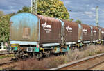 Blick auf einen Containertragwagen der Gattung  Sgmmns 105  (33 68 4505 037-4 D-AAEC), beladen mit Behältern der Schweizer Abroll-Container-Transport-Service AG (ACTS), der in einem Coilzug mit