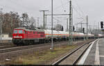 Gemischter Gz mit 232 255-0 (132 255-1) durchfährt Magdeburg Hbf in südwestlicher Richtung.