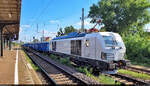 Die zum Aufnahmezeitpunkt genau vier Monate alte 248 997-9 (Siemens Vectron Dual Mode) versah ihren Dienst im Anschluss der Kalkverladung in Staßfurt und strebt nun unter Fahrdraht beim Bahnhof