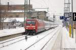 101 122-0 zieht den IC 2443 aus Hannover in den Bahnhof Magdeburg und schiebt ihn dann als IC 2048 nach kurzem haufenhalt zurck nach Hannover.